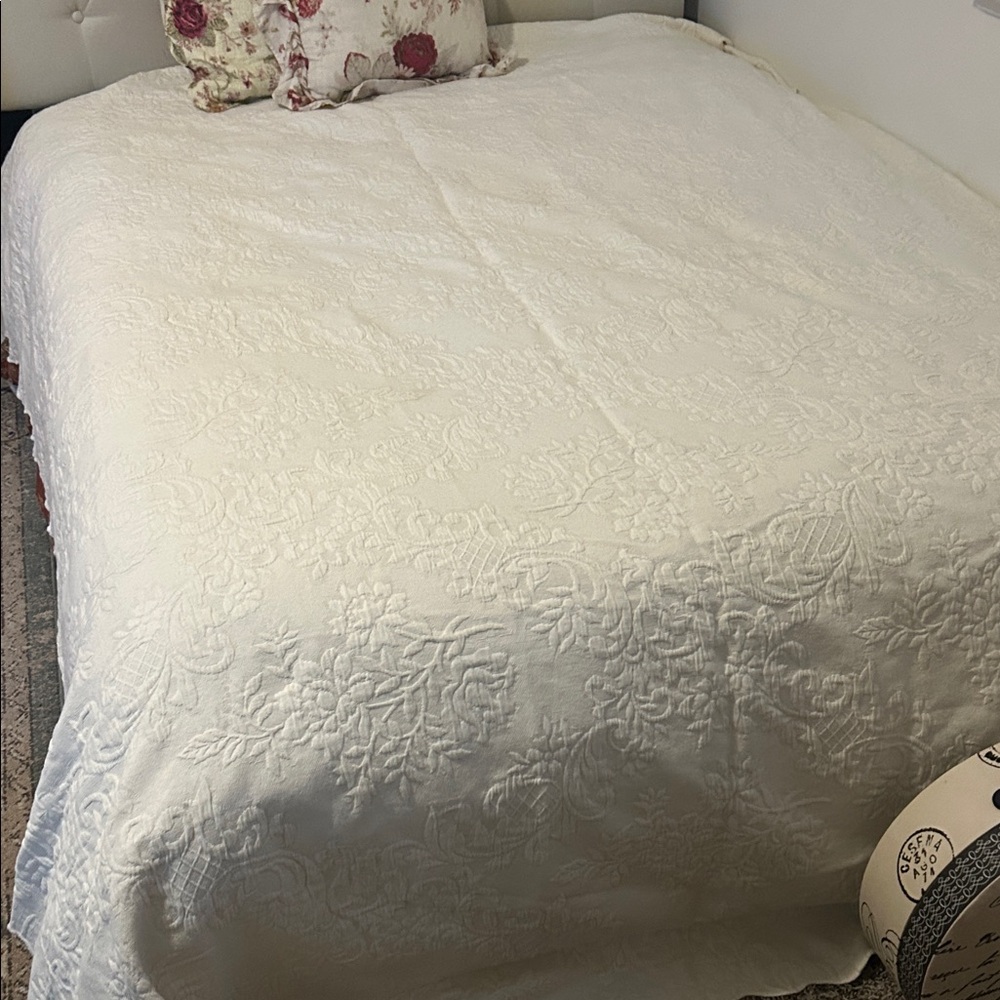 Luxurious White Cream Embroidered Quilt